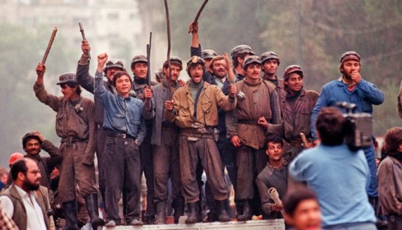 Ismét nyomoz az ügyészség a ’90-es bányászjárás ügyében