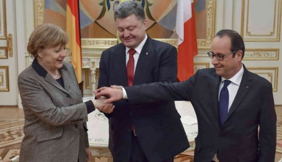 Ukrajna: decentralizációs béketerv Hollande-tól és Merkeltől