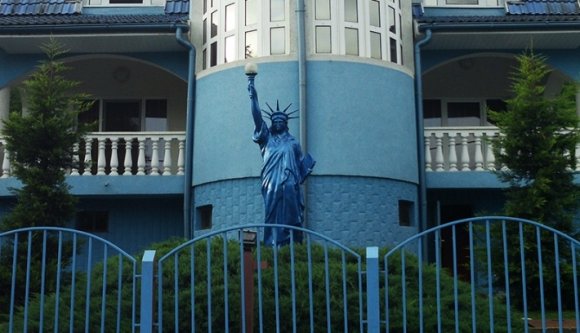 Rászállnak a fináncok a gazdagokra