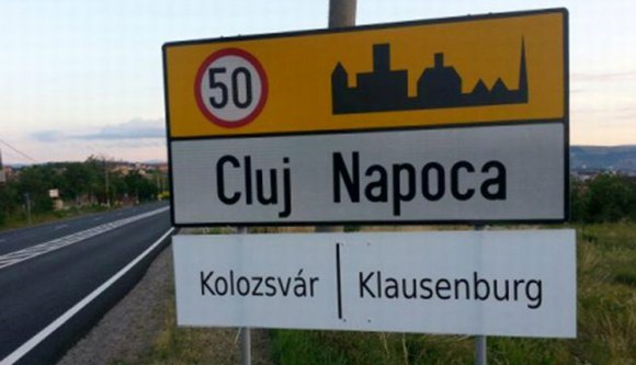 Kemény vita volt a kolozsvári tanácsban a kétnyelvű táblákról (VIDEÓ)