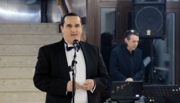 Biliből öntötte le a székelyhídi polgármestert