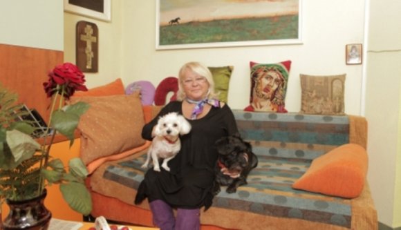 Székelyföldi házvezetőnője lopta meg az ismert román énekesnőt?