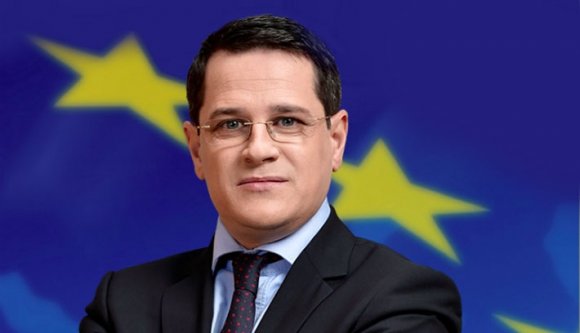 Szinte mindenki megszavazta a fő hírszerzőt