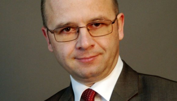 Alprefektussá perelte magát?