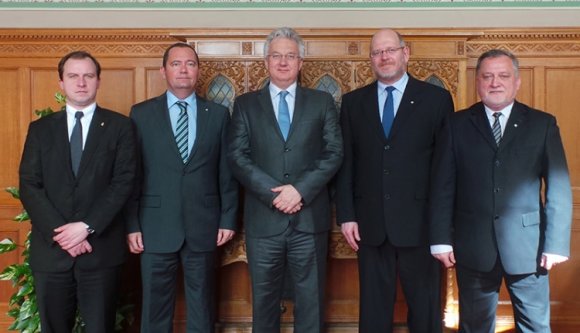 A Demokrácia Központok továbbra is a magyar kormány stratégiai partnerei