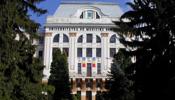 Persze, hogy a MOGYE román vezetői mellé áll az oktatási miniszter