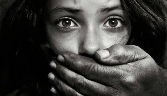 Kiskorúakkal is kereskednek Romániában