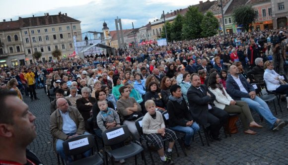 Megduplázta a városháza a KMN támogatását