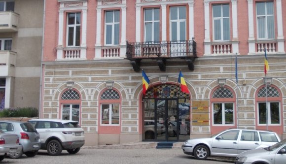 Nem ér rá a polgárok követeléseivel foglalkozni a kovásznai prefektus