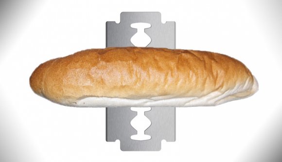 Zsilettpengével etetik a gyerekeket az iskolában