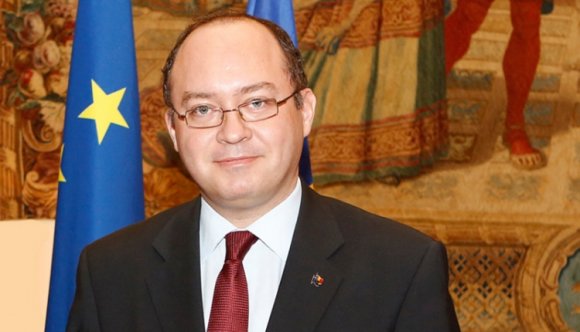 Telefonon panaszkodott a román külügyminiszter Szijjártó Péternek