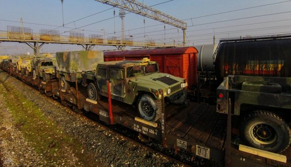 Vasúton jön az amerikai haditechnika Romániába