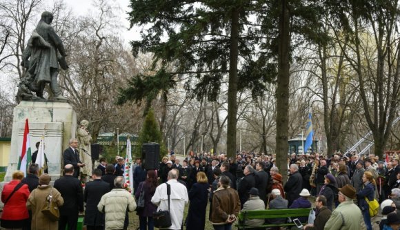 Tőkés: ne hagyjuk magunkat kiszorítani