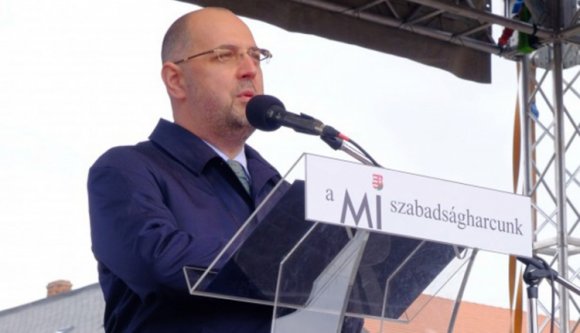 Kifütyülték Kelemen Hunort (videó)