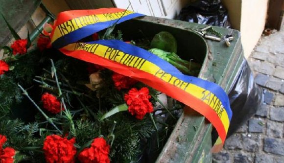 Kukában landoltak a március 15-i koszorúk