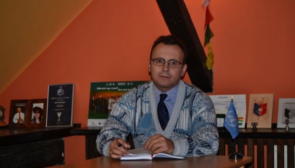 Román politikus tiltakozik a háromszéki főtanfelügyelő ellen