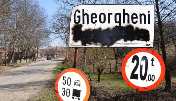 Lemázolták a helységnévtáblát Györgyfalván