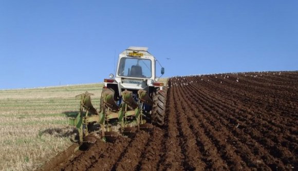 Mesés béreket kapnak az Arad megyei traktoristák
