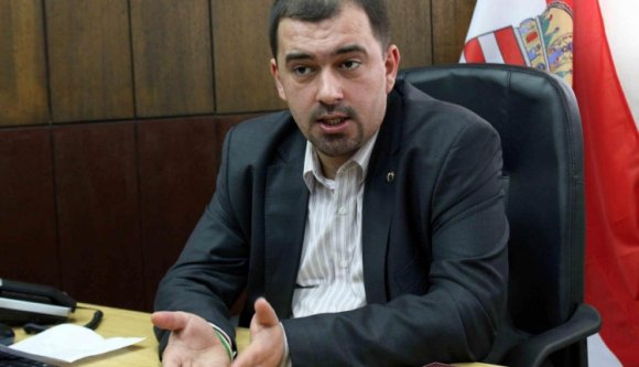 Megint átléphette a határt Szávay