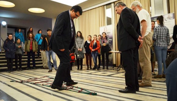 Ráugrottunk a tanösvény játékaira