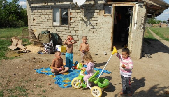 Egyhetes kislányukat bocsátották áruba