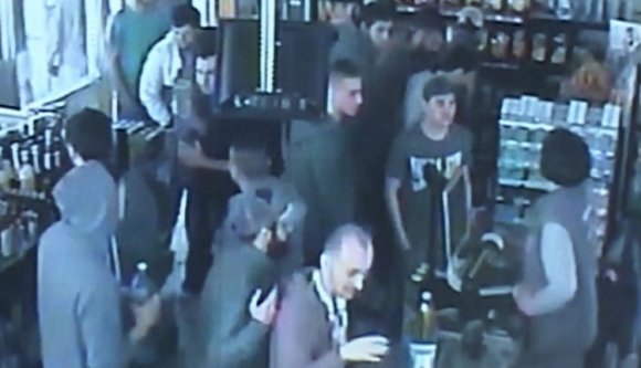 Rapid-drukkerek benzinkutat fosztogattak Nagyenyeden (VIDEÓ)