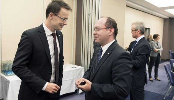 Véglegesülhet a magyar-román kormányközi kisebbségi egyezmény