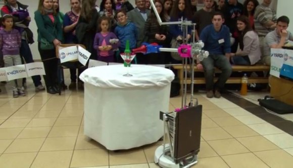 Kukást és bárost robotoltak a kolozsvári diákok