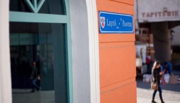 Már Csíkszeredában is táblaháború dúl