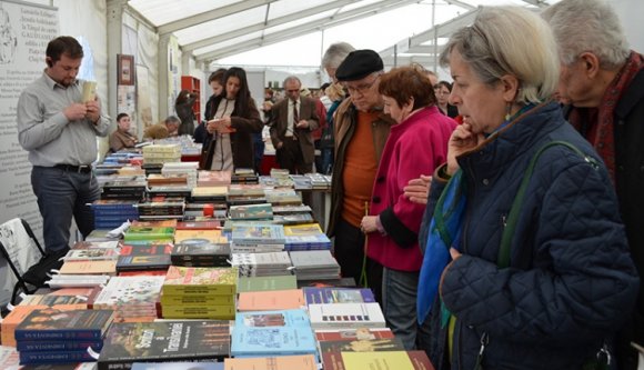 Mit keres Putyin a kolozsvári könyvvásáron? (FOTÓK)