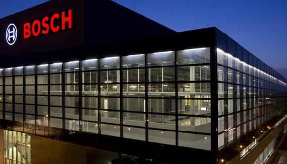 16 millió euróval dobta meg az állam a Boscht