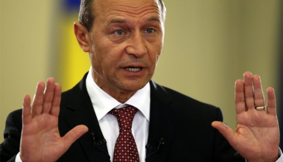 Băsescu: szekéren nem csináljuk, mert ráz