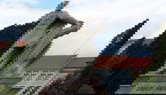 Hahó! Nem Gábor Áron szülőházát árulják!