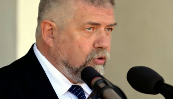 Izsák a miniszterelnök segítségét kéri