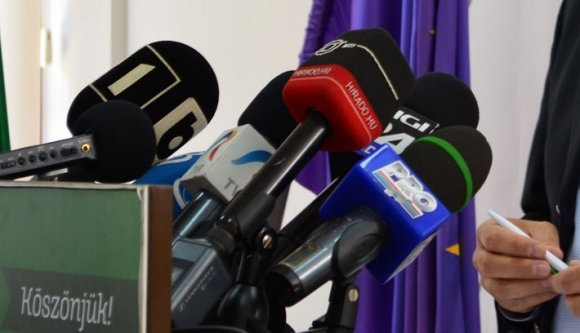 A titkosszolgálatok manipulálják a sajtót Romániában