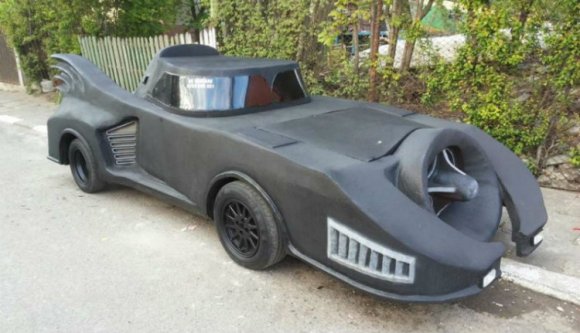 Emberek! Eladó a Batmobil!