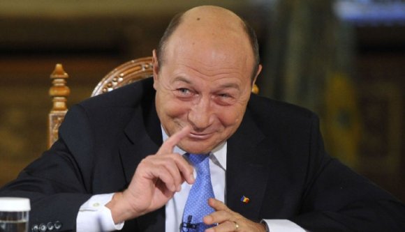 Băsescu: magyar ügyeket a kormányprogramba!