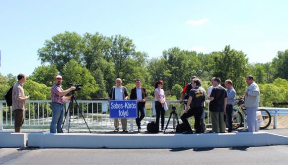 Magyarra tanítja a váradi önkormányzatot az EMNP