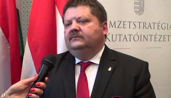 A szórványosodást serkenti a Szász Jenő-féle intézet?