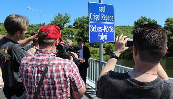 Egy napig sem viselték el a magyar folyónévfeliratot Váradon