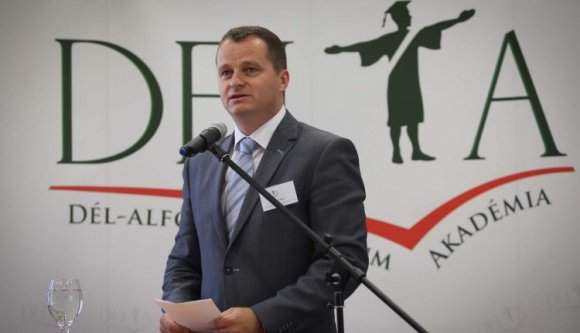 Továbbra is házi őrizetben marad Mezei János