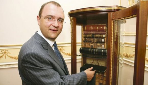 Sztárügyvédet vettek őrizetbe adócsalás miatt