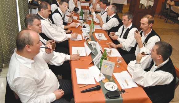 Csapatban jól szívnak az udvarhelyiek