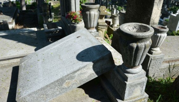 Szándékos sírrongálás történhetett a Házsongárdi temetőben