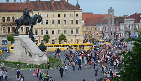 A Főtér ablakából