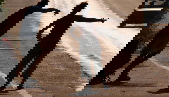 Hivatalos: tilos ezentúl a stopposoknak fizetni a fuvarért