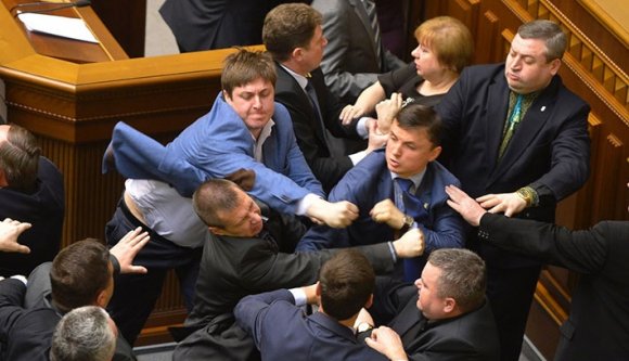 Bréking: csökken a parlament létszáma