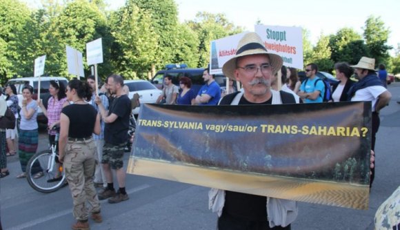 Érdemes tüntetni: a civileknek köszönhetően kaszálták el a Schweighofert