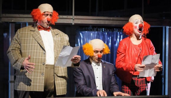 Csavaros kémsztori a bohócmúzeumban