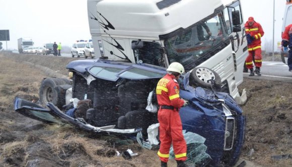 Hat halálos áldozatot követelt egy Arad megyei autóbaleset